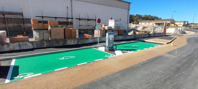 Création de places IRVE pour véhicules électriques pour une entreprise à Marseille dans les Bouches-du-Rhône