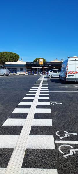 Nouvelle bande de guidage installée en région PACA pour plus d'accessibilité !